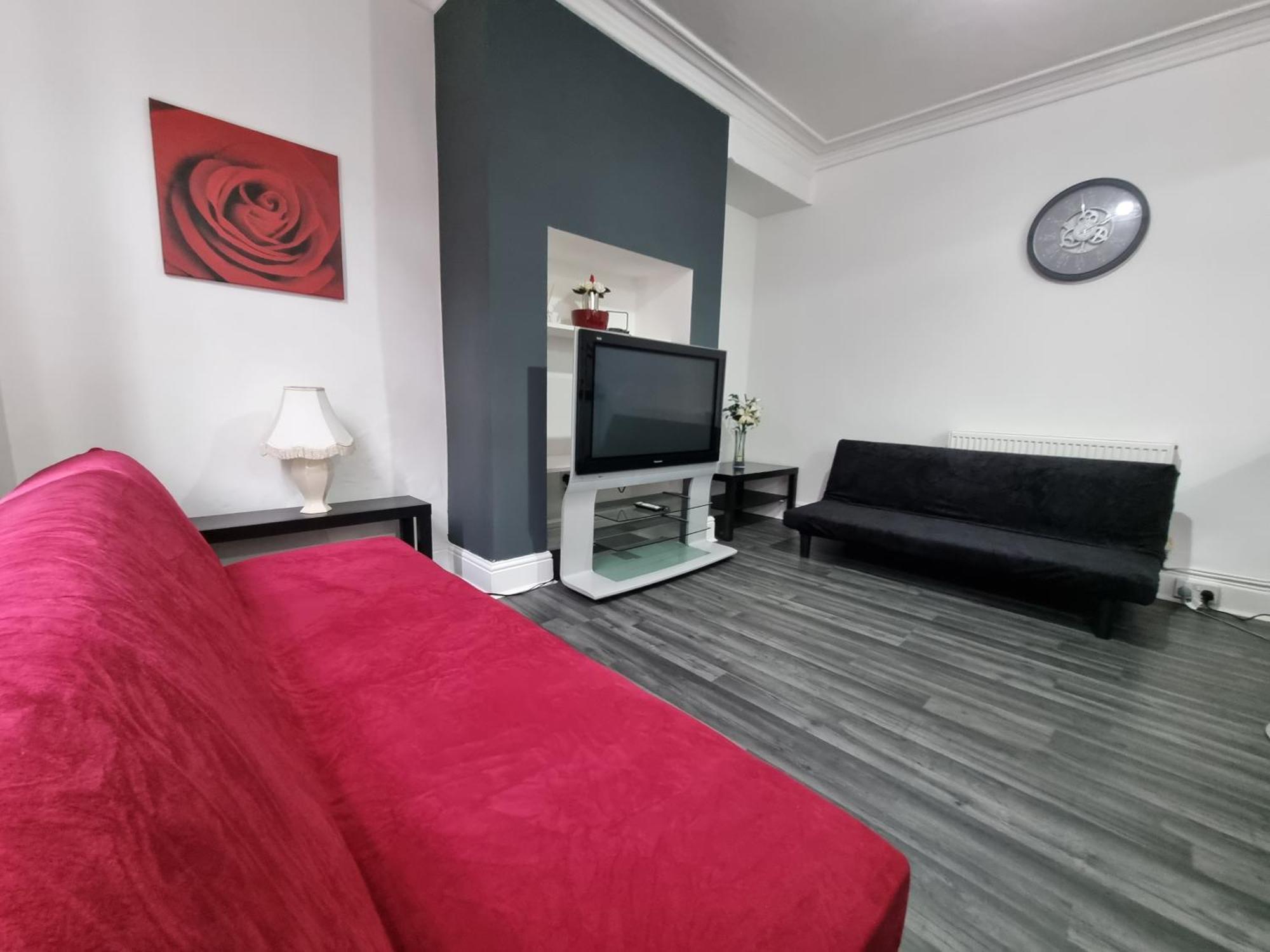 Apartment Be Our Guest! Stylish-free Parking-central Location